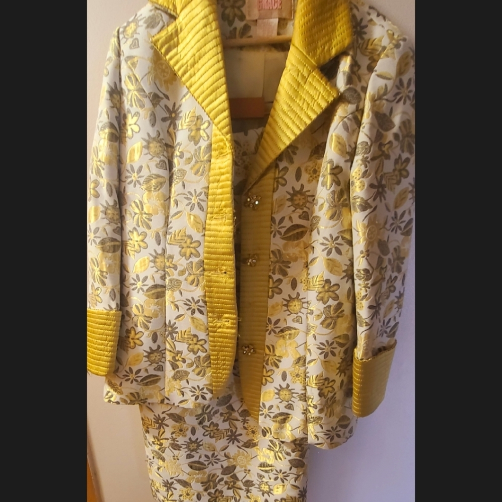 Yellow button dress suit